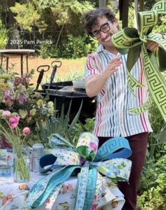 OK y’all! John Mark Sharpe demos florals, bow-making at Memphis Fling