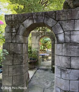 Eclectic Memphis Fling gardens, plus caimans!