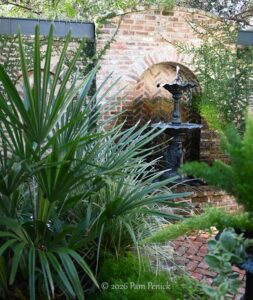 New Orleans-inspired garden courtyard – Digging