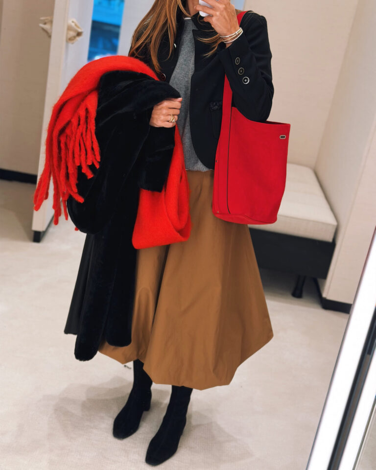 Accessories Focus: How to Work One Unexpected Color Into a Minimal Outfit