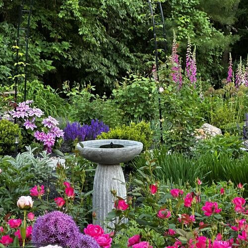 Blending Cottage and Formal Style in a Massachusetts Garden